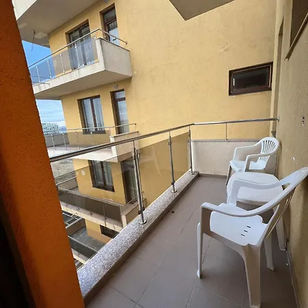 Atlantis Three Summerland Apartment *
